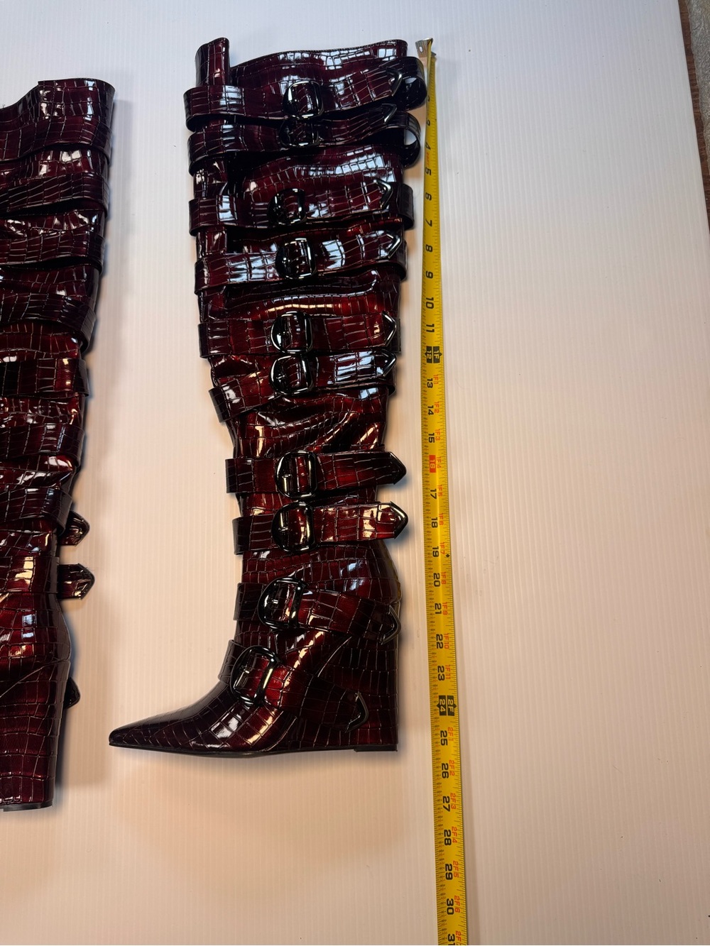 🔥 NIB Azalea Wang “Cinzia” Red Croc Buckle Knee-High Boots 🔥 sizes 6, 7 and 7.5 - Picture 3 of 6